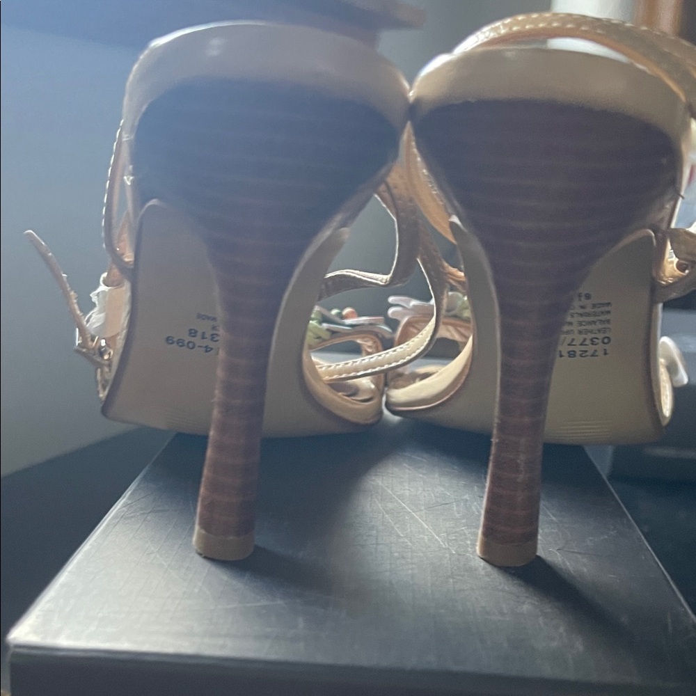 Colin Stuart Tan Heels with Floral Embellishments - Picture 6 of 7